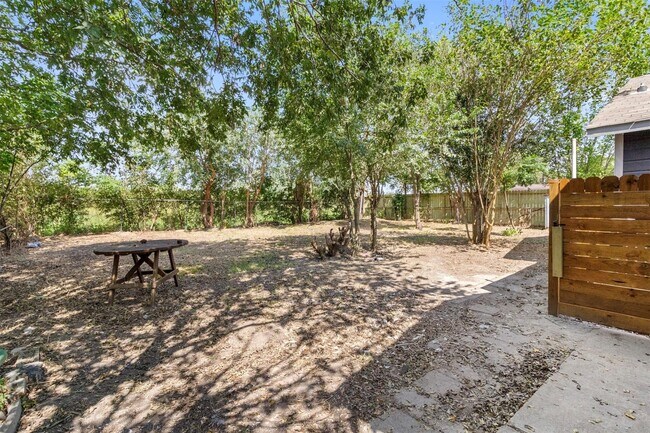 Building Photo - 5711 Doulton Dr