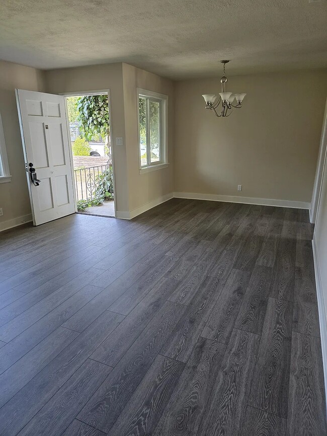 Building Photo - 934 Juanita Dr