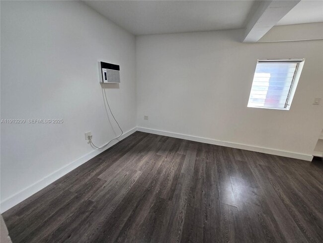 Building Photo - 1629 SW 6th St