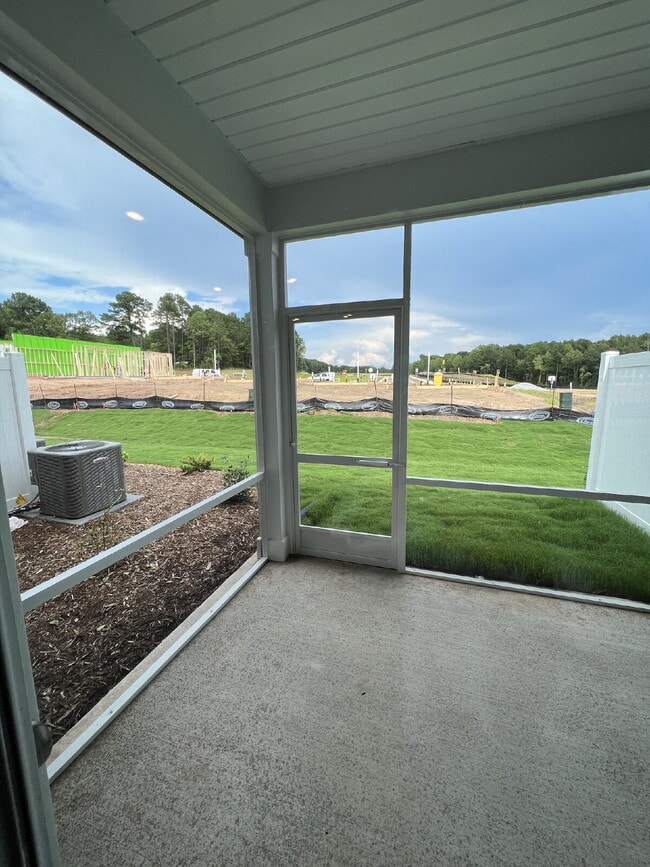 Building Photo - Lennar 3 bedroom townhouse with luxury vinyl plank floor in Ellis walk community