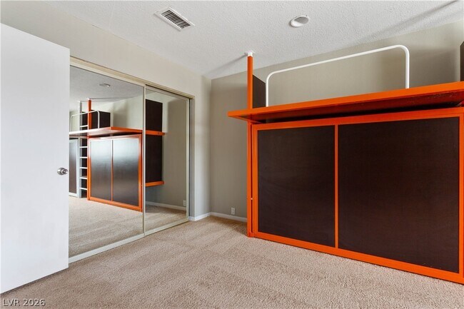 Building Photo - 908 Vegas Valley Dr