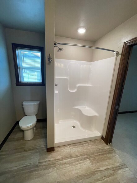 MASTER BATH - 629 Diversity Dr