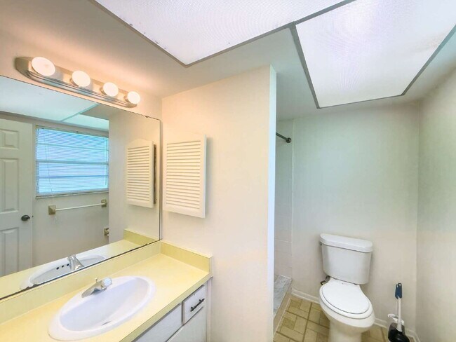 Building Photo - Available for immediate occupancy!