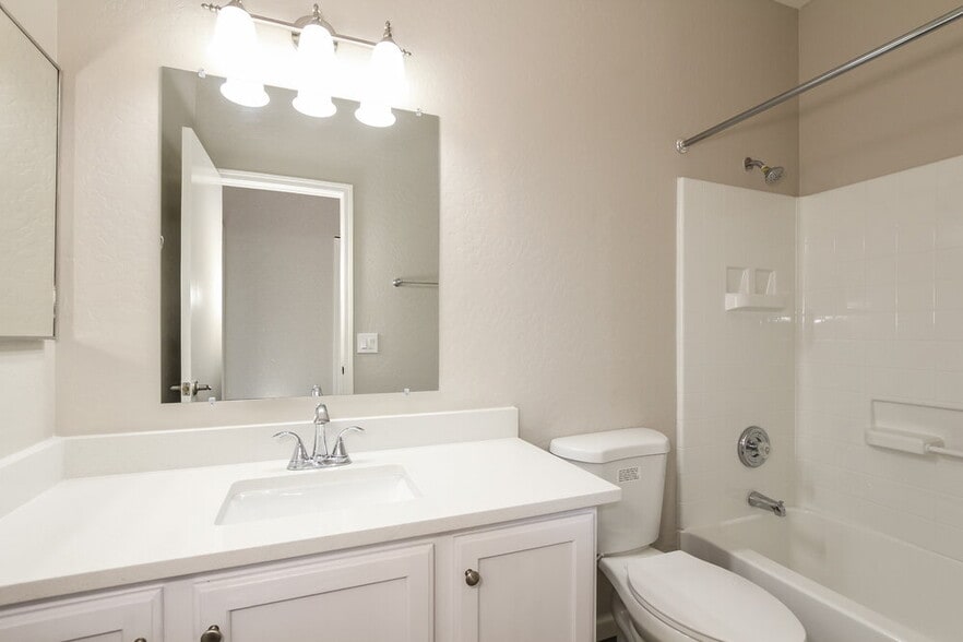 Building Photo - 16801 W Statler St