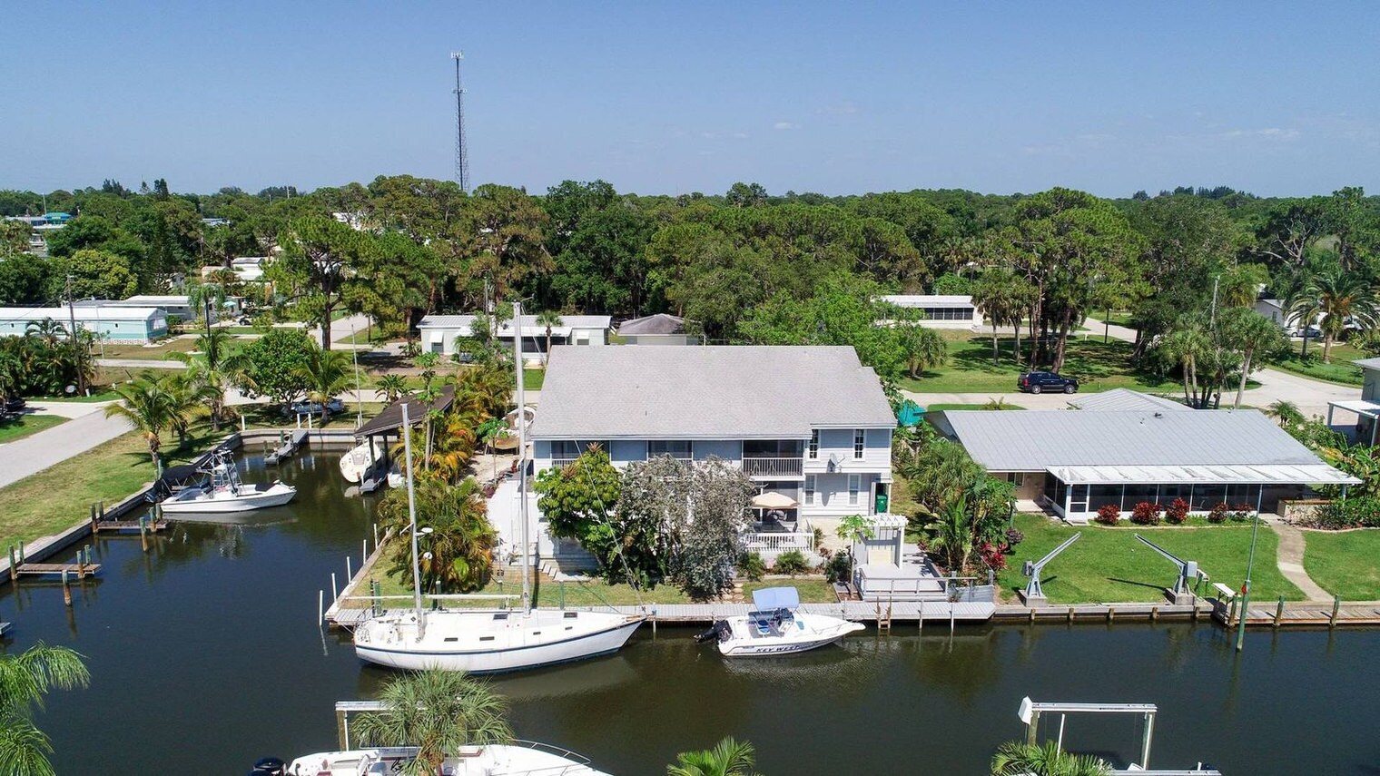 Building Photo - 9141 Lake Dr