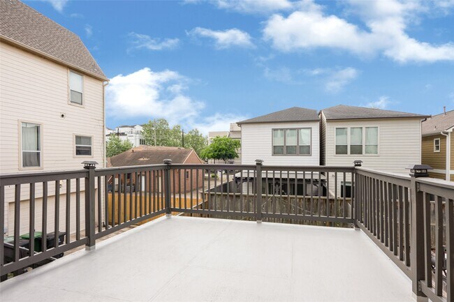 Building Photo - 5509 Darling St