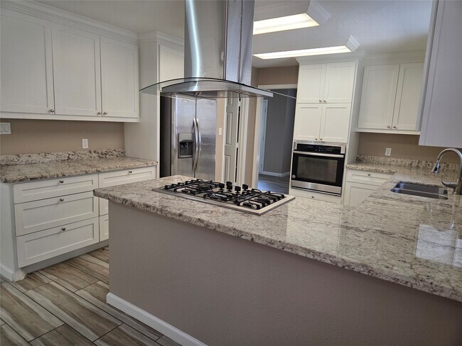 Building Photo - 717 Vicksburg Ct