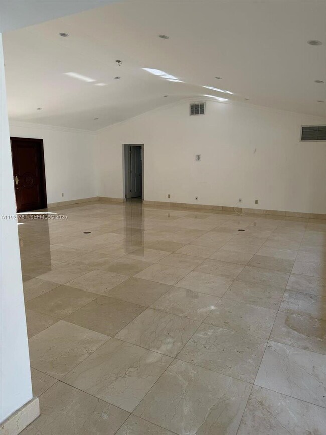 Building Photo - 2015 Arch Creek Dr