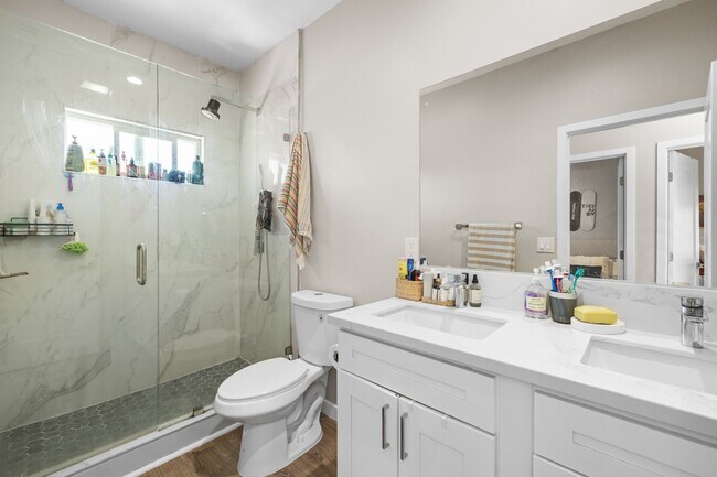 Building Photo - 5124 Leo St