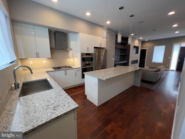 Building Photo - 423 Wallace St