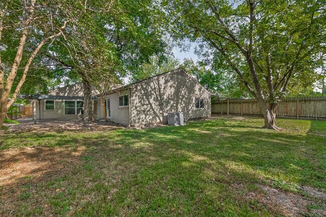 Building Photo - 11923 Briar Forest Dr