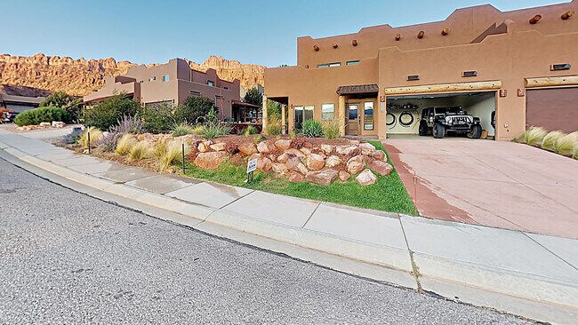Building Photo - 3374 S Village Loop
