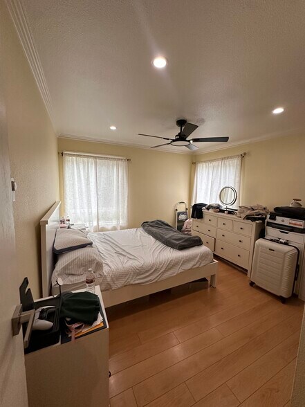 Building Photo - 2505 Miramar Ave