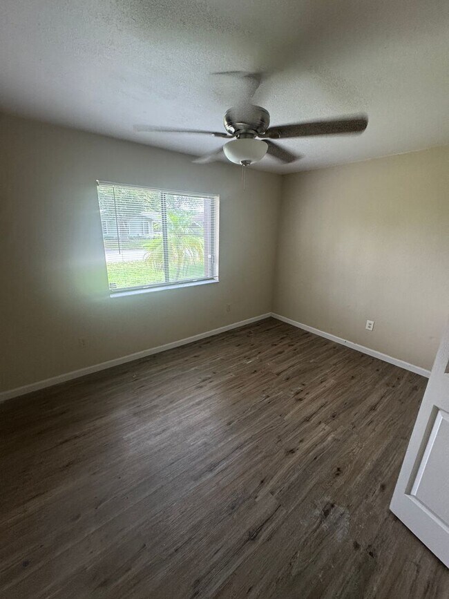 Building Photo - 3 Bedroom 1 Bath Home with Fully Fenced Backyard for Rent in SE Palm Bay