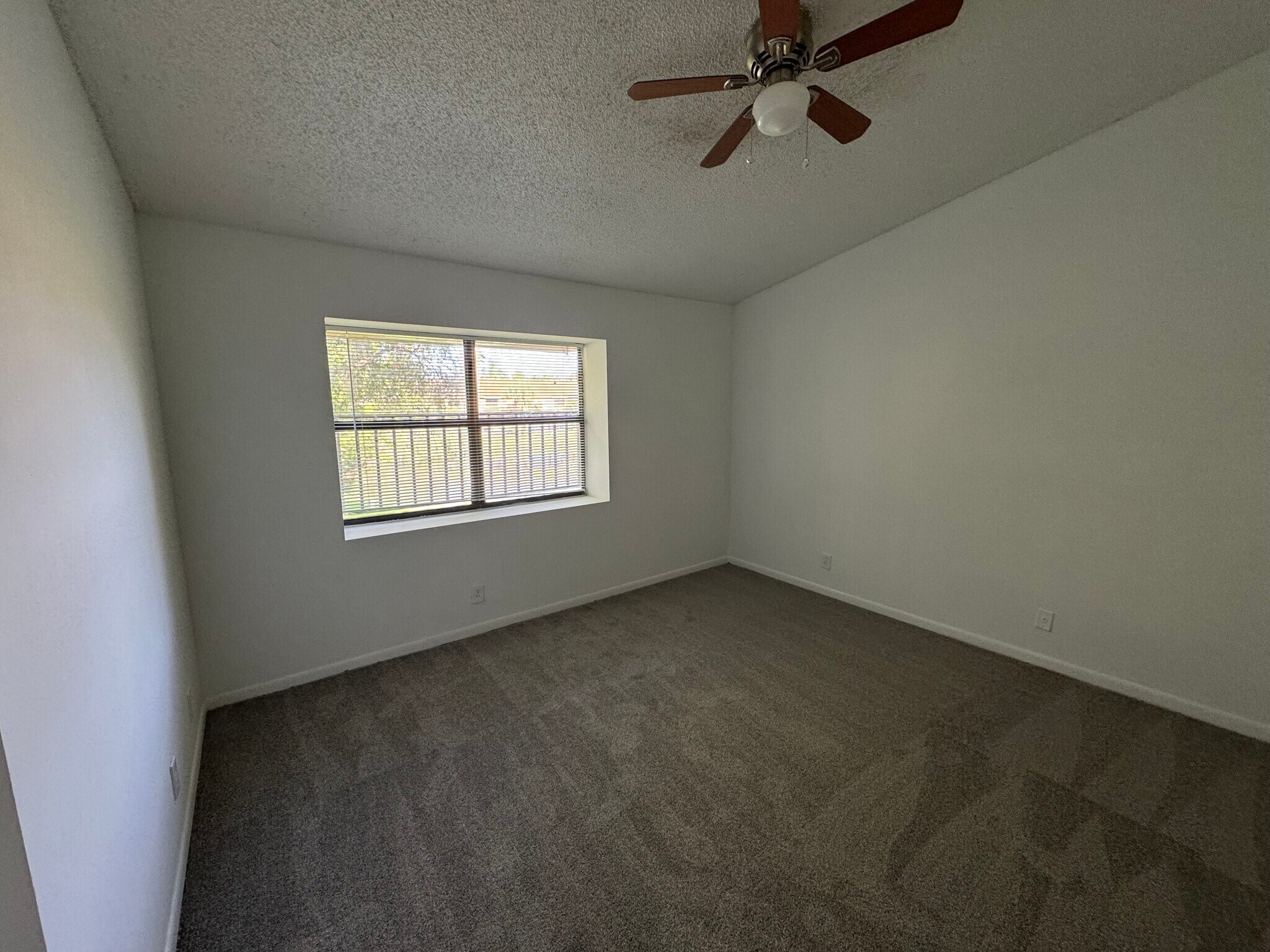 Building Photo - 3733 Carambola Cir N