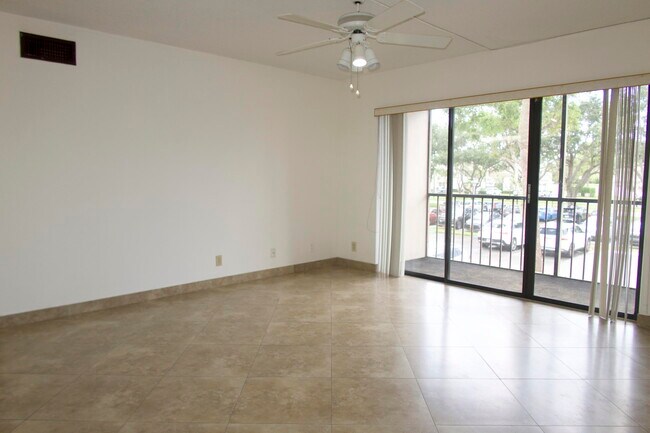 Building Photo - 208 Foxtail Dr