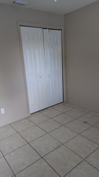 Building Photo - 513 Meadow Rd