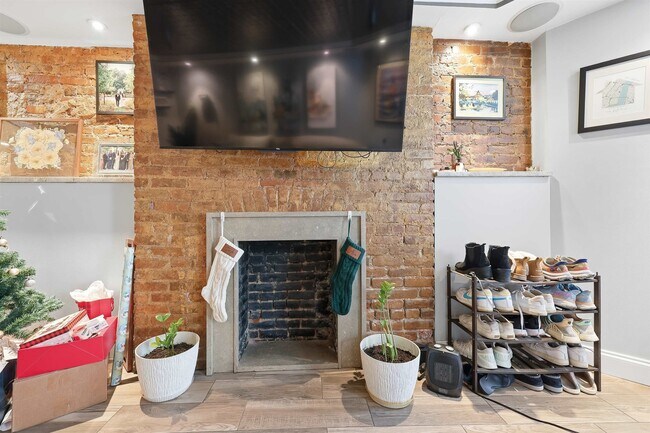 Building Photo - 535 Bloomfield St