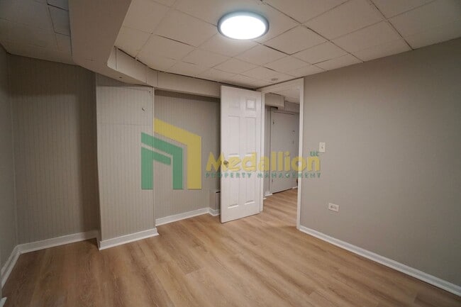 Building Photo - 2048 W 82nd Pl