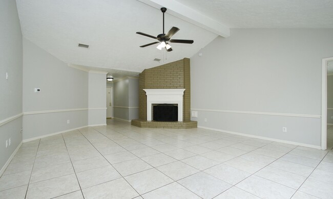 Building Photo - 18531 Lippizaner Dr