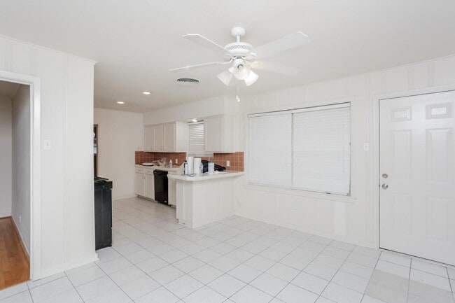 Building Photo - 9753 Tappenbeck Dr