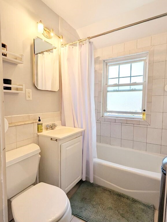 Building Photo - 100 Church St