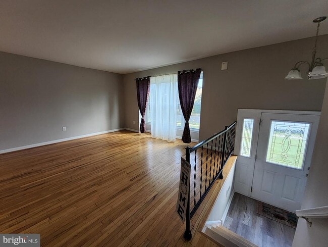 Building Photo - 208 Pelham Rd S