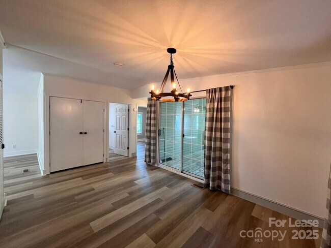 Building Photo - 491 Robinson Rd