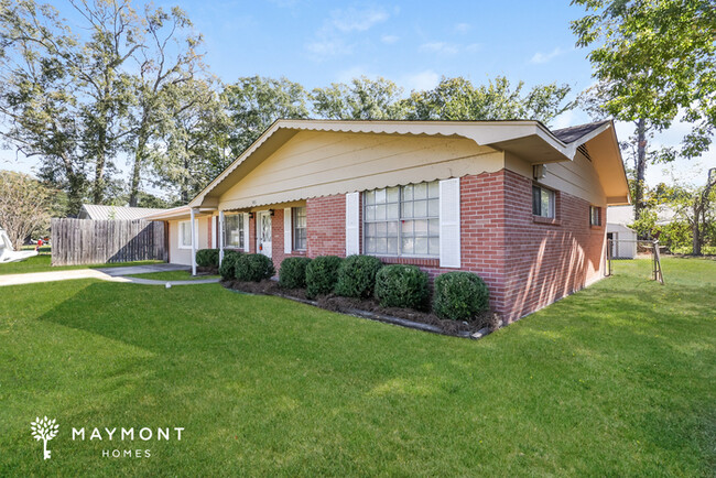 Building Photo - Charming Brick Home in Pearl