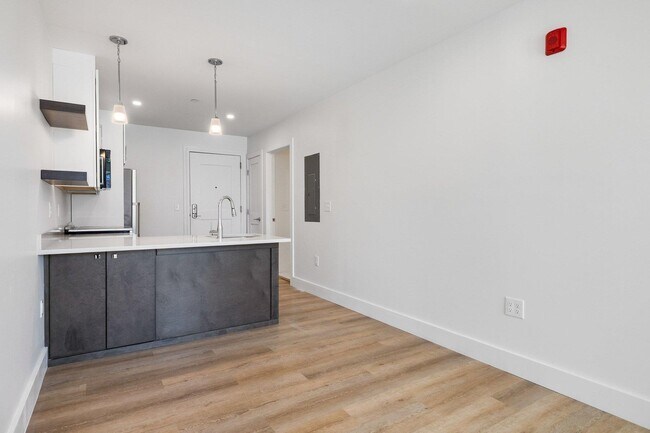 Building Photo - 238 Deer St