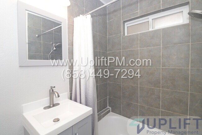 Building Photo - 4829 Castle Ave