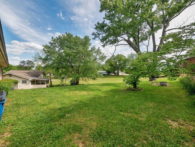 Building Photo - 450 Bouton Dr