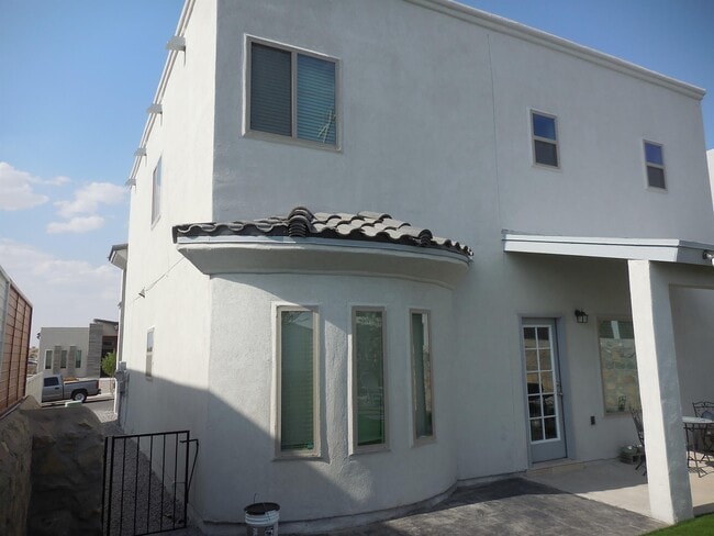 Building Photo - 12880 Haxby St