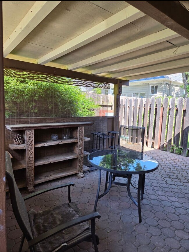 Building Photo - QUAINT ADU