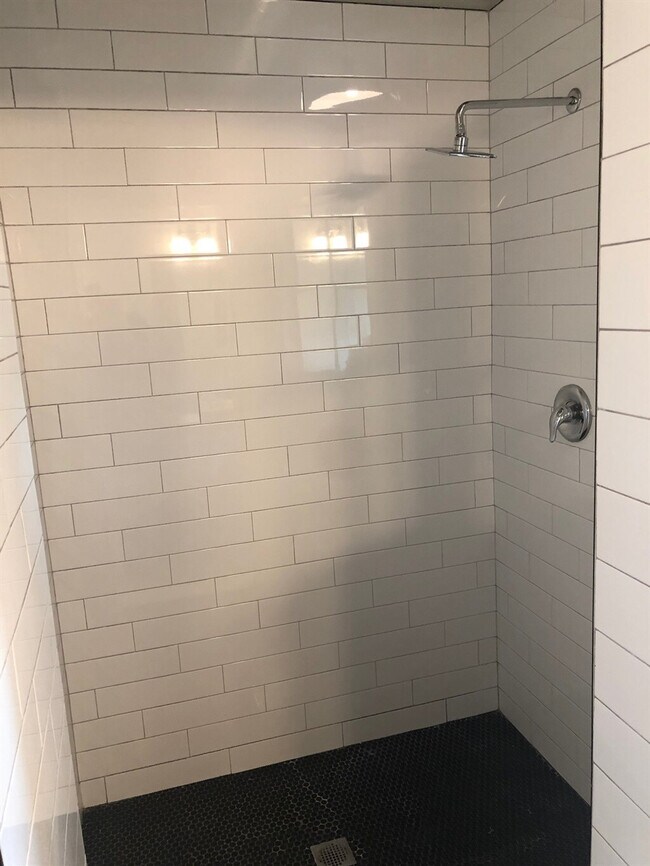 Building Photo - 270 S Goodman St