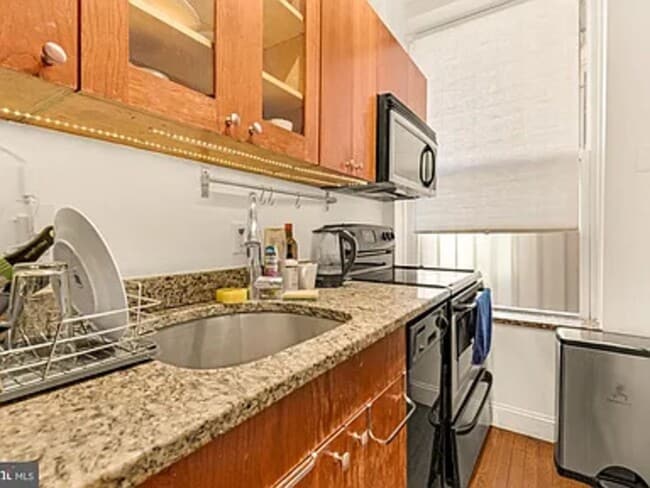 Building Photo - 1835 Mintwood Pl NW