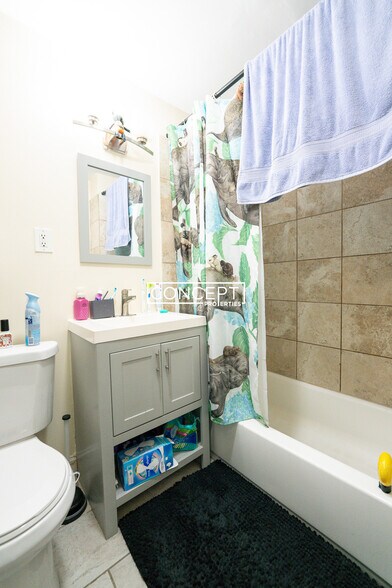 Building Photo - 20 Lawn St