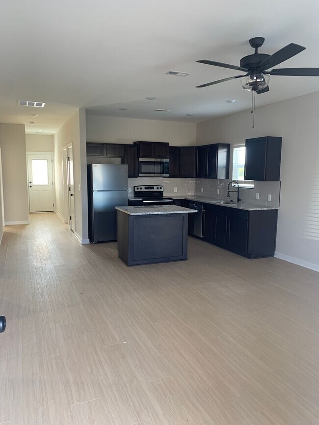 Building Photo - 5406-08 BRESSLER Dr