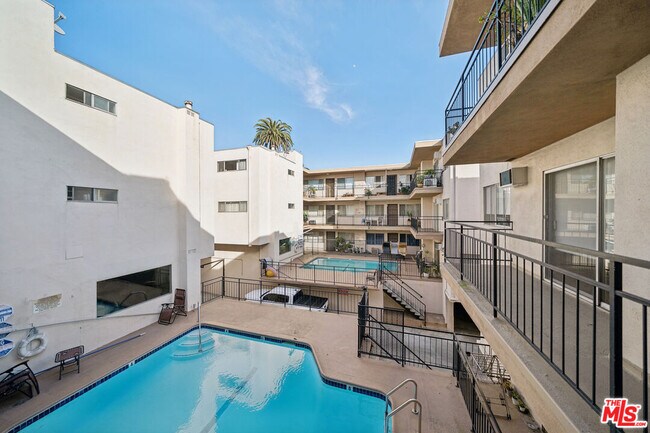 Building Photo - 7540 Hampton Ave