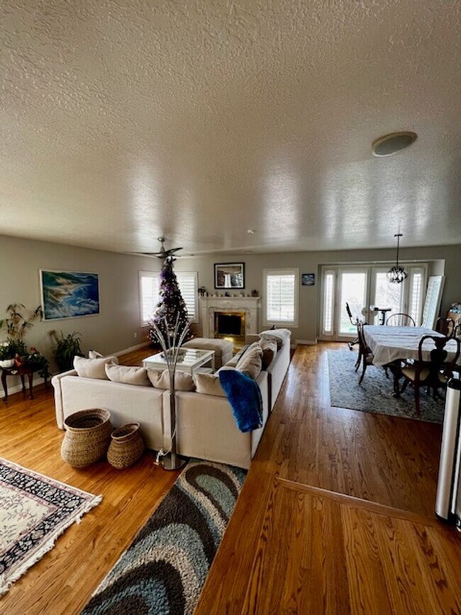 Building Photo - 4045 Beus Dr