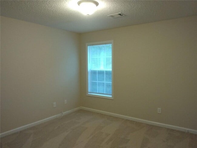 Building Photo - 131 Peachtree Glen Dr