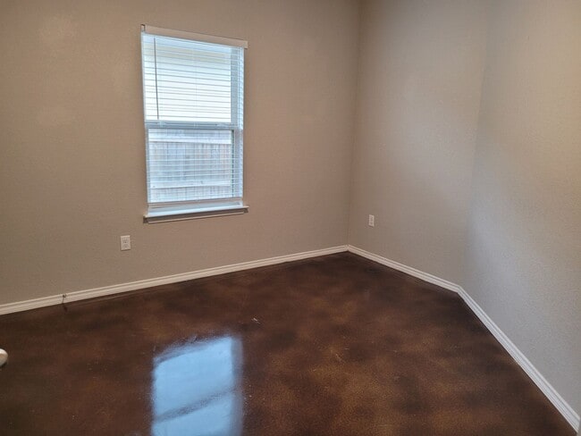 Building Photo - 3BD 2BA Seguin