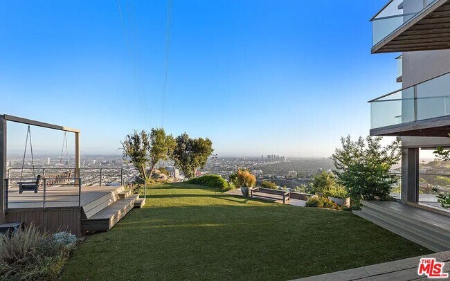 Building Photo - 1600 Viewmont Dr