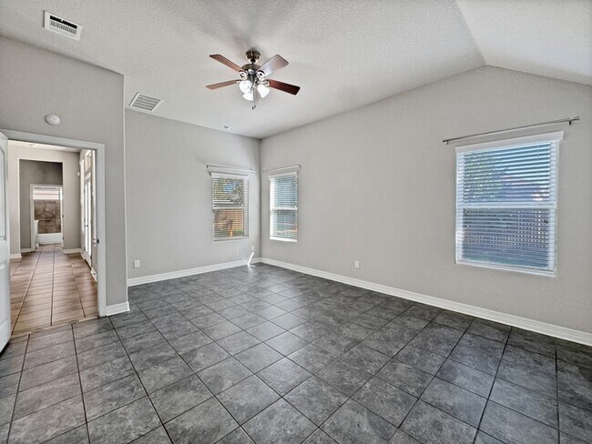 Building Photo - 9002 Monument Parke