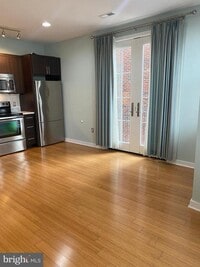 Building Photo - 4742 Pine St