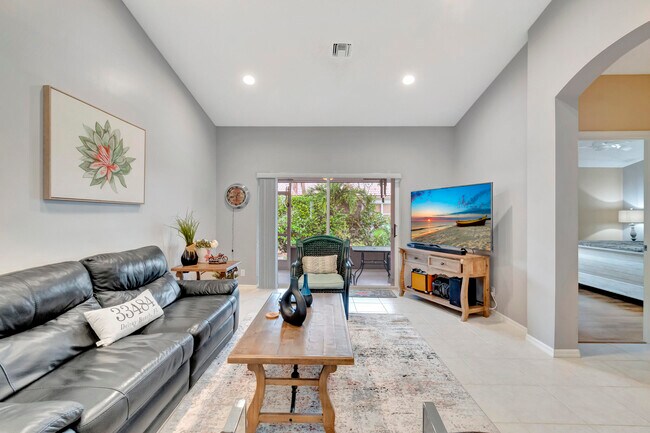 Building Photo - 6129 Heliconia Rd