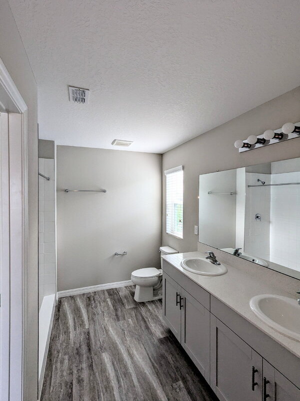Building Photo - 13089 Oak Hill Way