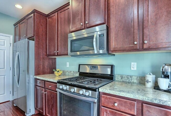 Building Photo - 137 Summer Ln