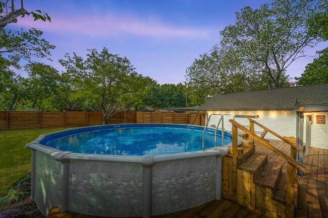 Building Photo - 313 Melorine Dr