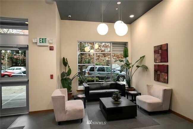 Building Photo - 827 Hiawatha Plz S